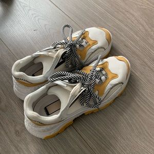 No 21 sneakers